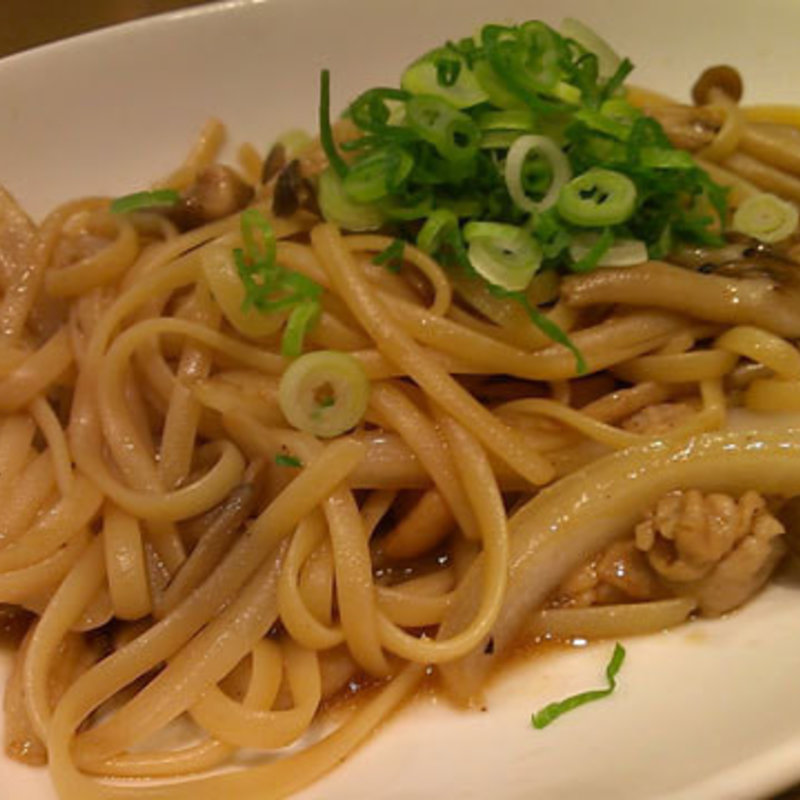 大阪西成地ソース　リングイネパスタで焼きそば(バル・ヤ リブリングランフロント大阪 （bar・ya Riblin）)