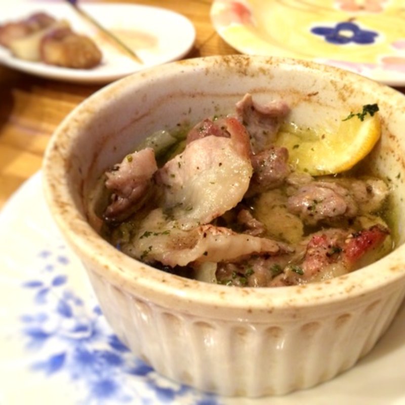 上ノ国産のフルーツポークのアヒージョ(パレス )