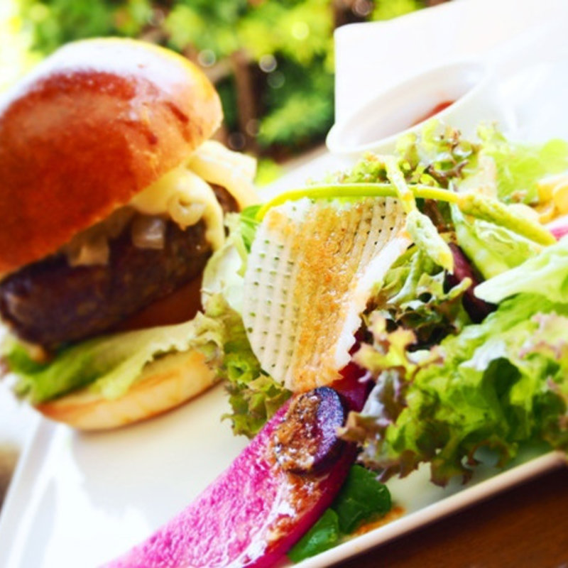 はみ出しハンバーガーランチ(バロワーテラス 千駄ヶ谷 )