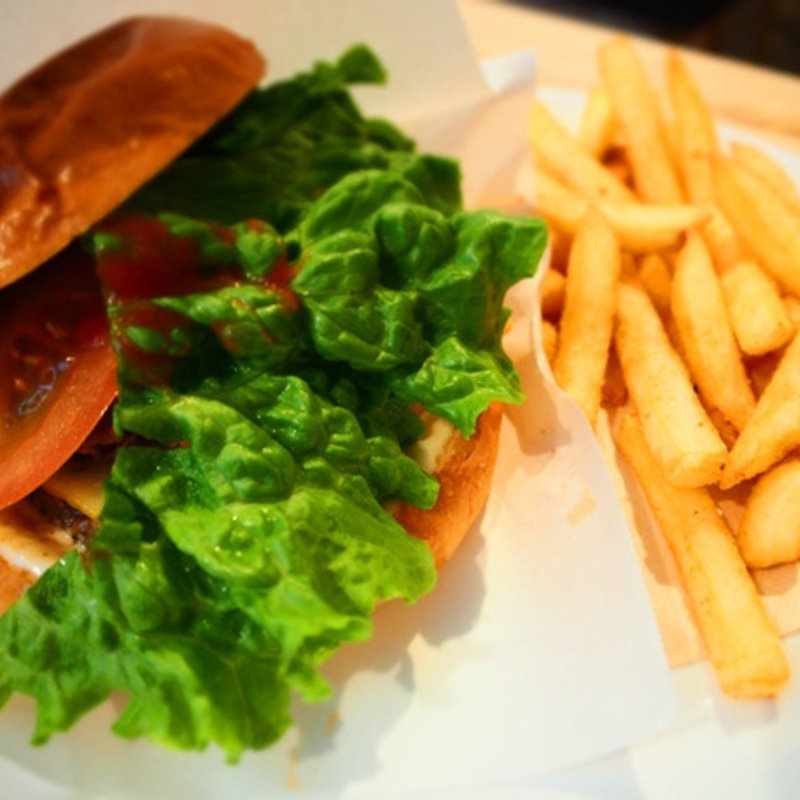 クラシックアメリカンバーガー　(ハワイアンレストラン ラウレア )