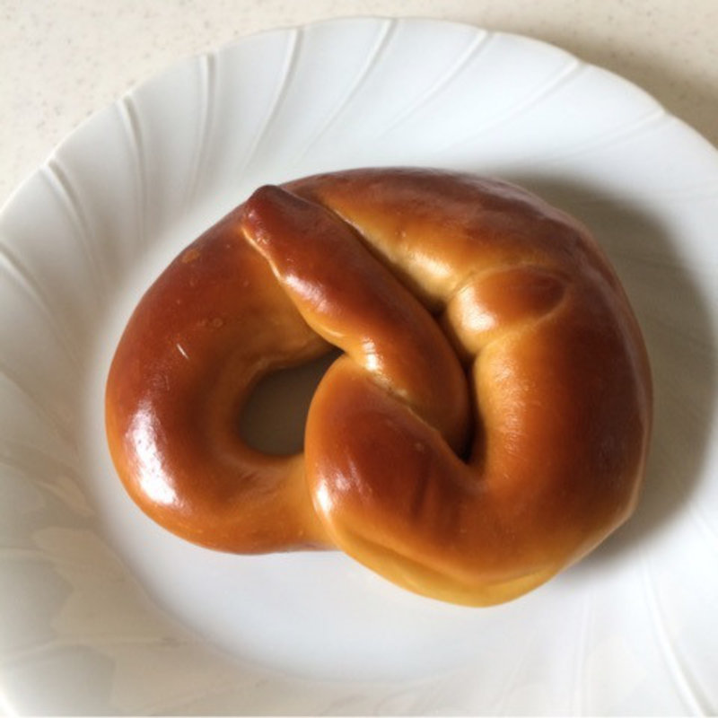 プレッツェル（クリームチーズ）(ワインラウンジ バンク)