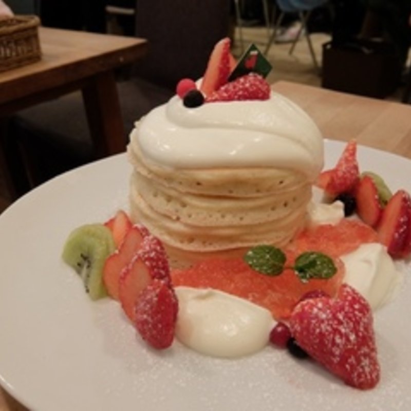 ジャージークリームと苺のクリスマスパンケーキ(パンケーキママカフェ VoiVoi （ヴォイヴォイ）)