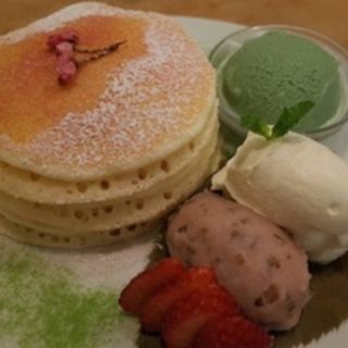 桜のパンケーキ(パンケーキママカフェ VoiVoi （ヴォイヴォイ）)