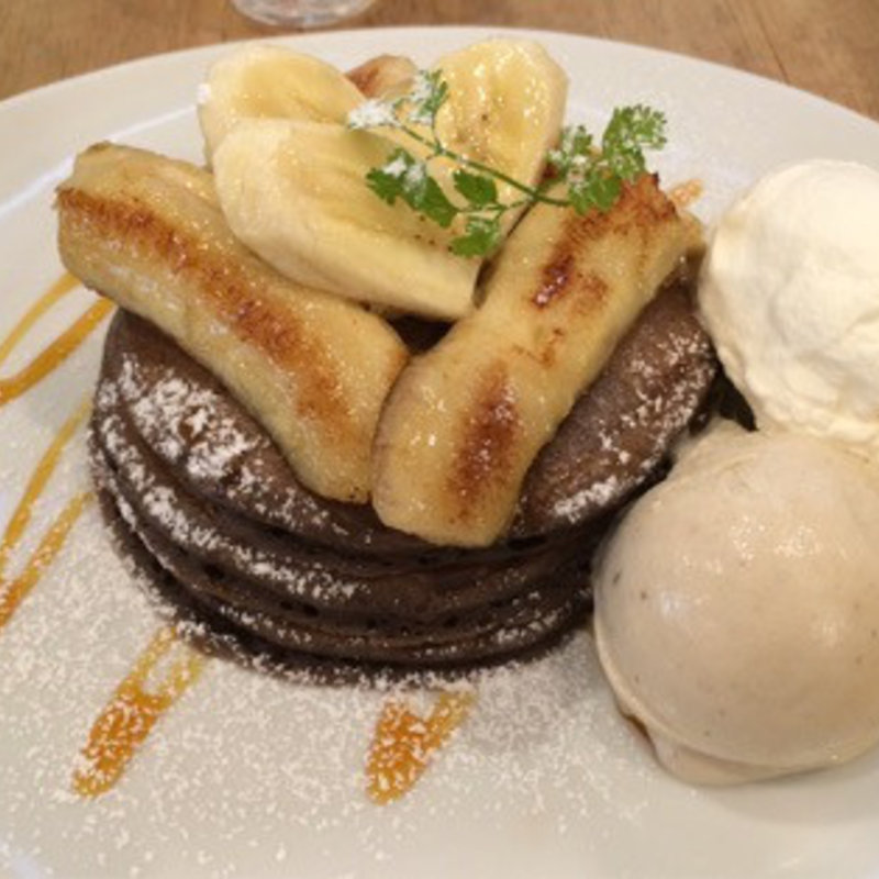 焼きバナナとバナナアイスのパンケーキ(パンケーキママカフェ VoiVoi)