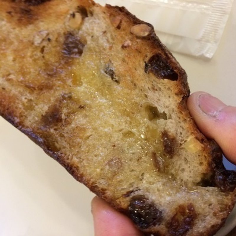 胡桃とレーズンのパン(パンデュース)