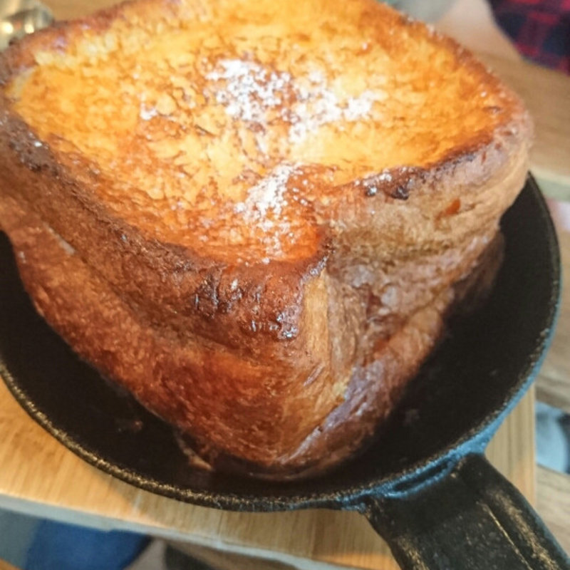 鉄板フレンチトースト(パンとエスプレッソと UTSUBO FACTORY)