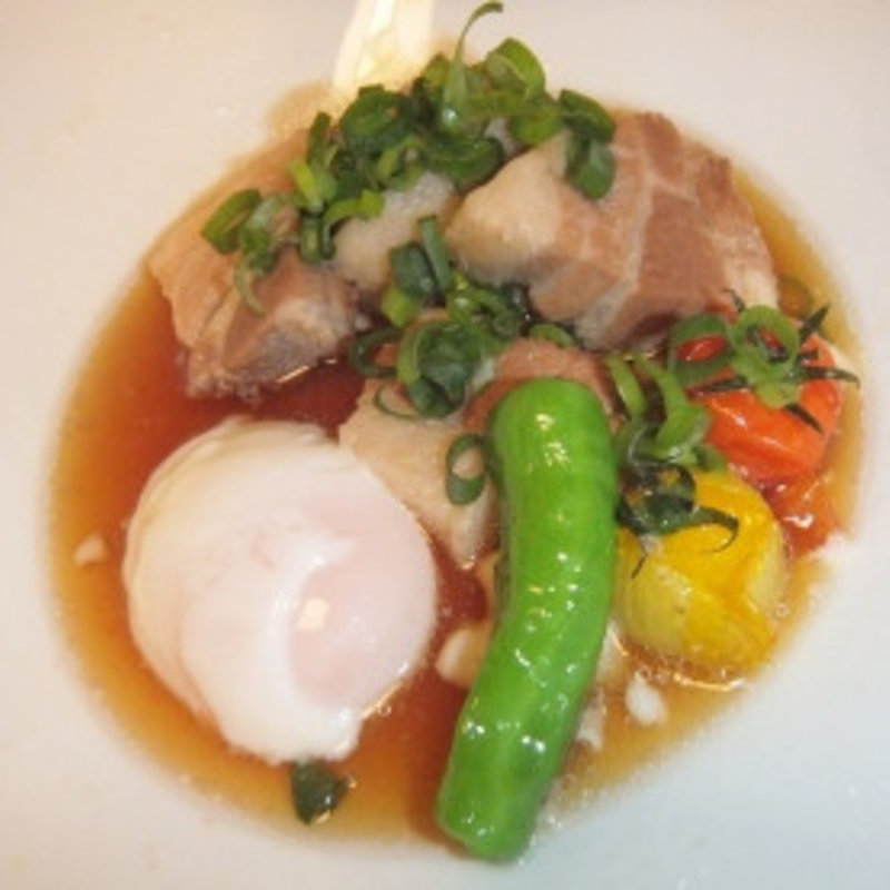 もち豚の角煮～温泉卵添え～(はんなり邸 八重洲本店 )