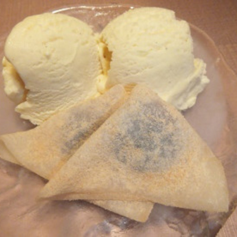 八ッ橋のバニラアイス添え(はんなり邸 八重洲本店 )