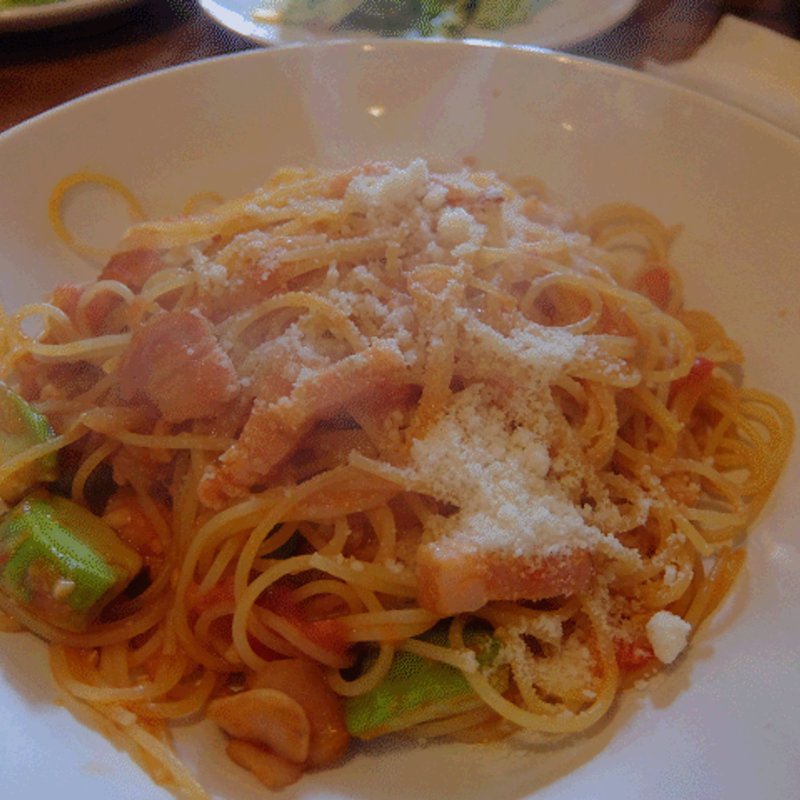 アボガドのトマトソースパスタ(バンビーノ)