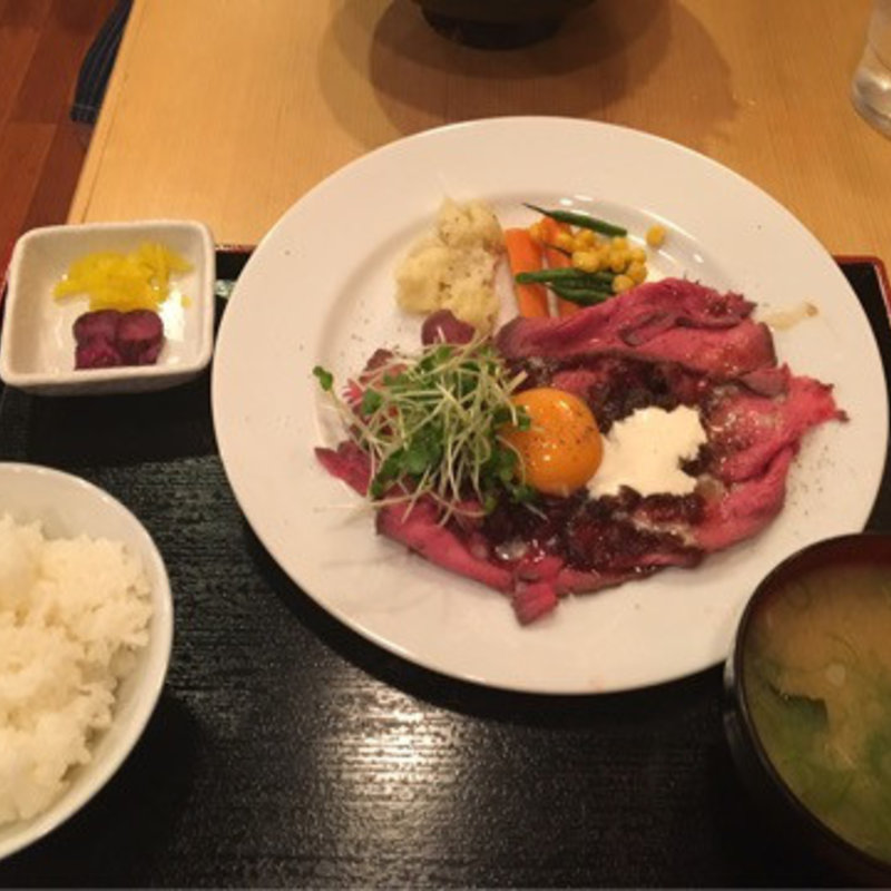 ローストビーフ定食(ビーフボウル)
