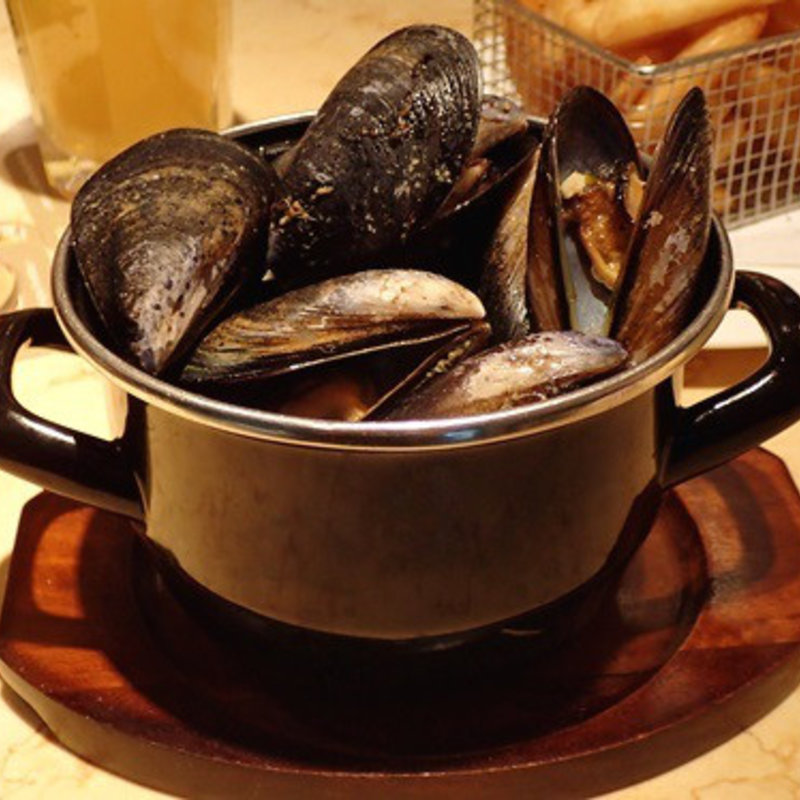 ムール貝のトマトブイヤベース蒸し　（シングル）(ビアカフェ ブルッグスゾット日本橋 コレド室町2店)