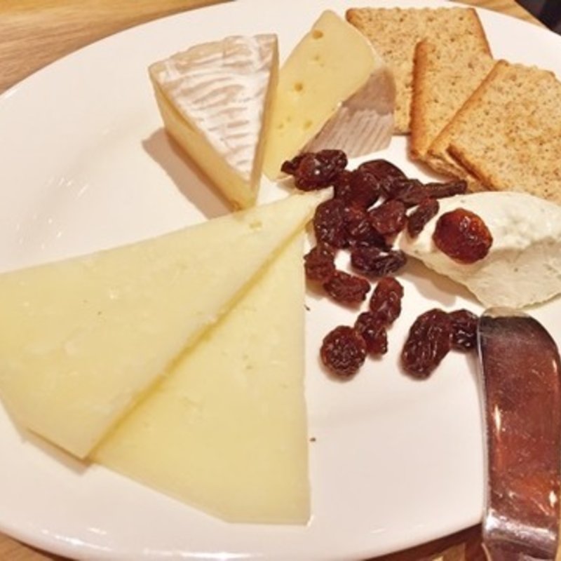 チーズ盛り合わせ(ビアバルNAGAOKAYA)