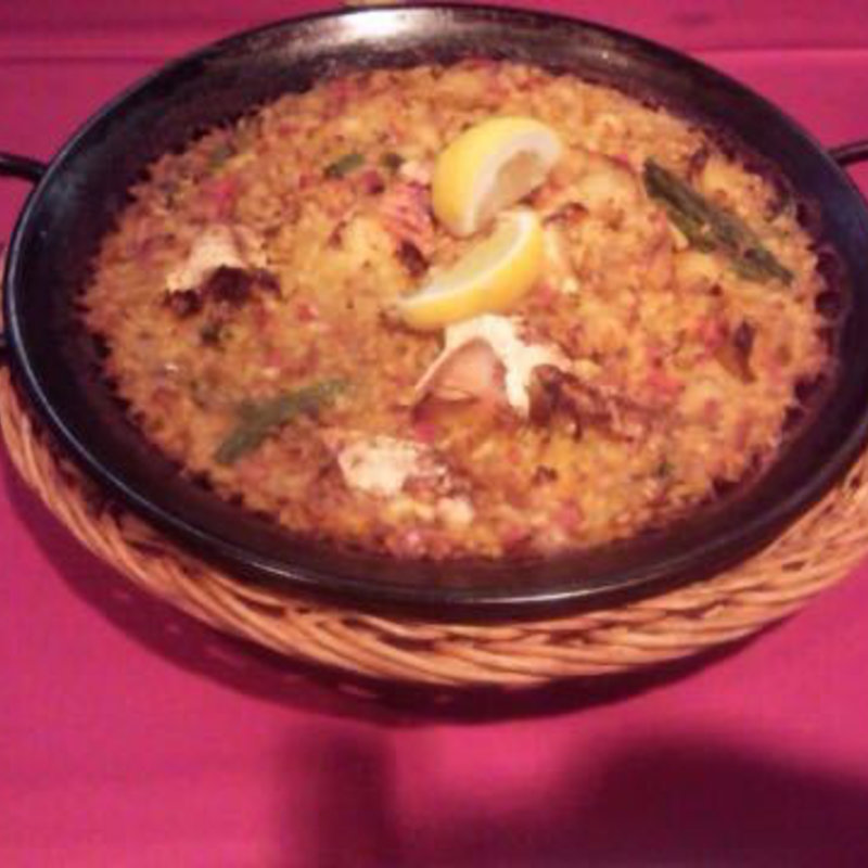 タラバガニと帆立貝のパエリア(びいどろ銀座店)