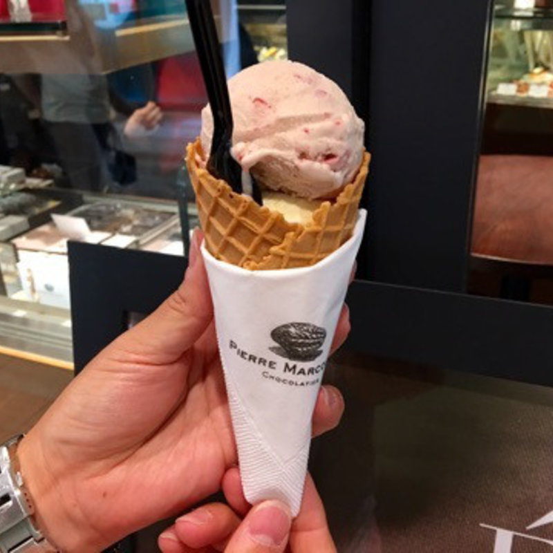 上がストロベリークリーム
下がホワイトチョコレート(ピエール マルコリーニ 名古屋)