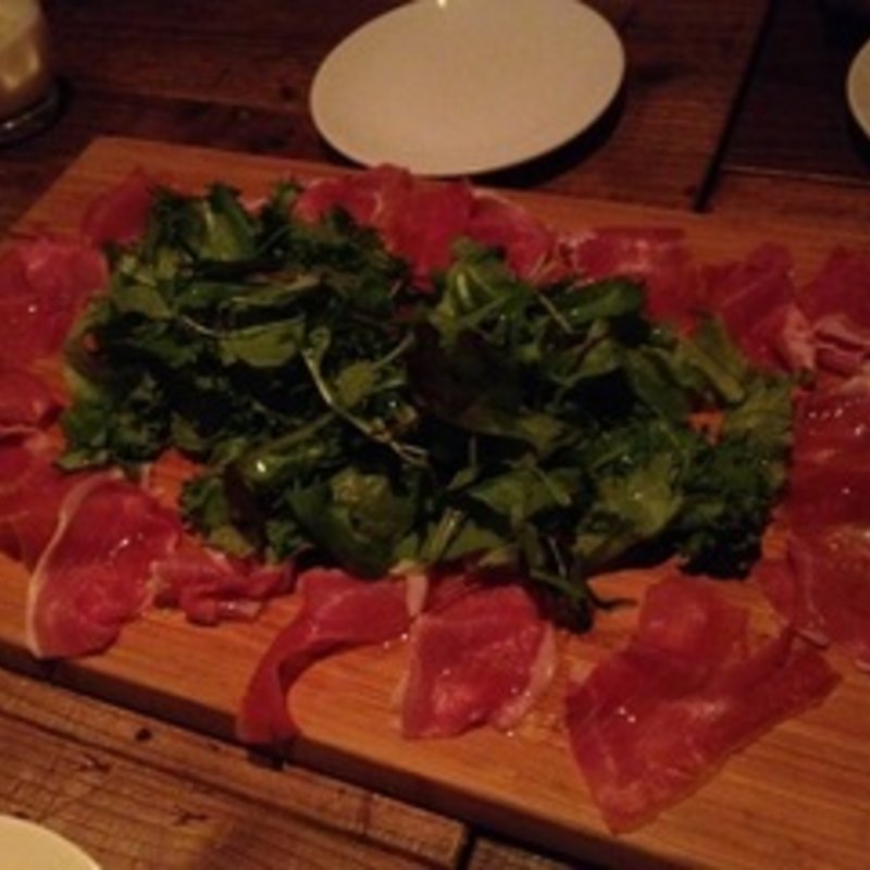 切り立て生ハムと無農薬野菜のマリアージュ(Italian Kitchen VANSAN)
