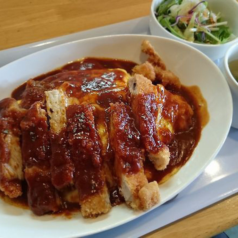 オムカツ(MESI CAFE ピグレット)