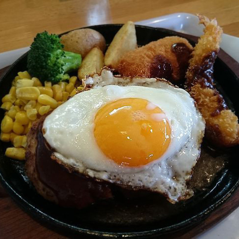 ハンバーグ&フライ2種(MESI CAFE ピグレット)