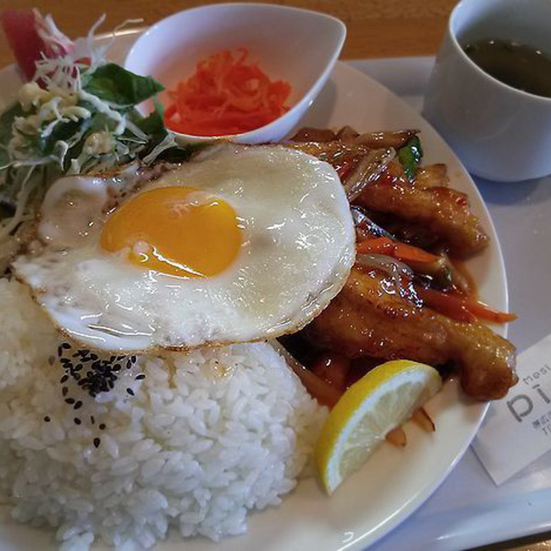 ホットチキンDish(MESI CAFE ピグレット)