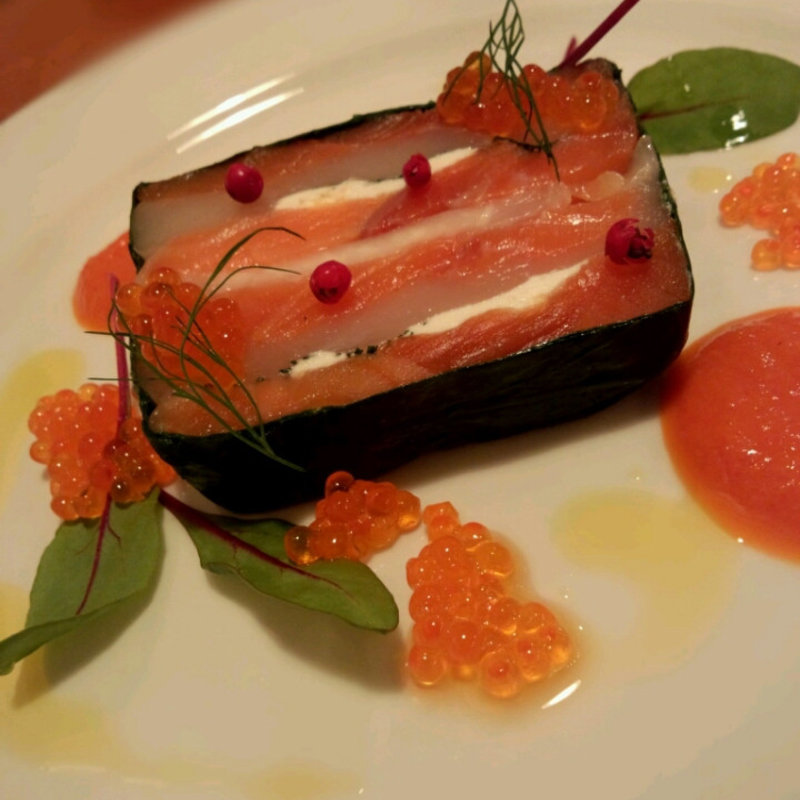 瞬間スモークサーモンとホタテのテリーヌ(コントワール タバタ)