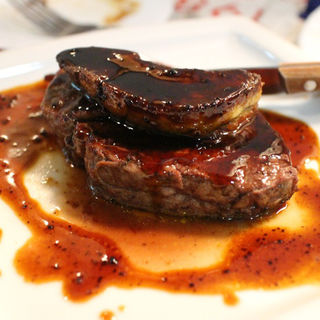 ロッシーニ 牛例とフォアグラのステーキ 黒トリュフのソース(びすとろ UOKIN ボンポテ )
