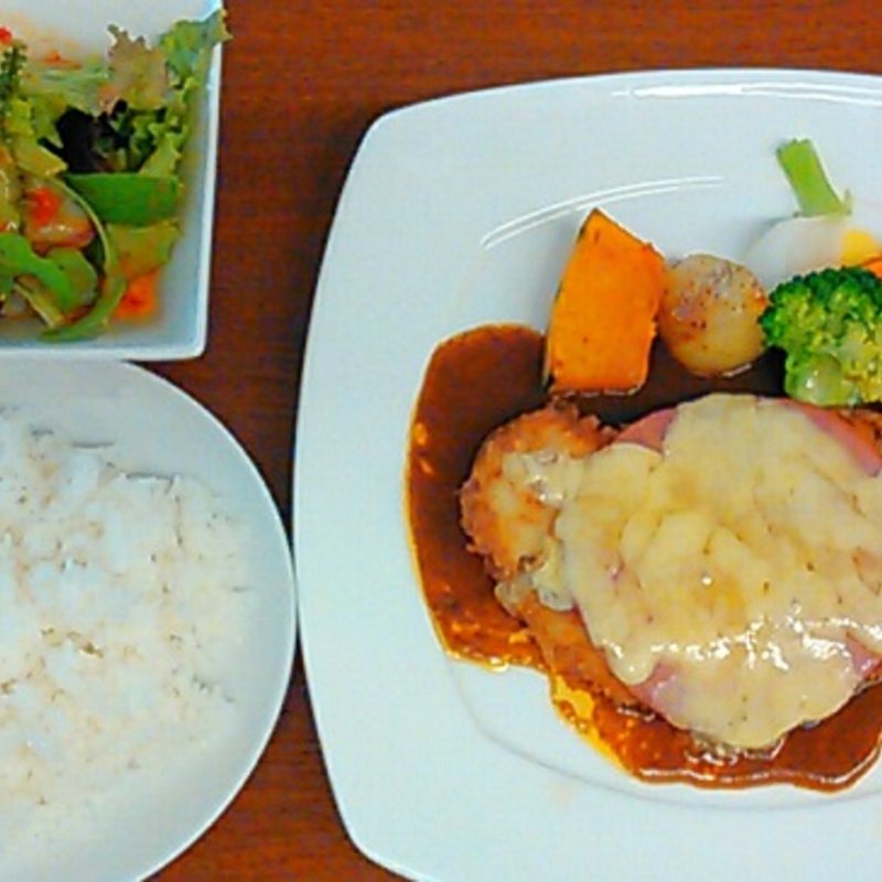 若鶏のムネ肉　カツレツ ミラノ風(Bistro Chez Riki)