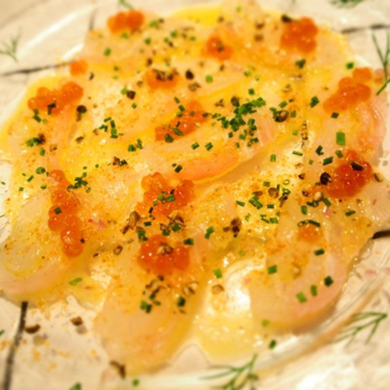 熟成真鯛のカルパッチョ　グリーンペッパーソース(ビストロ チック （Bistro Chick）)