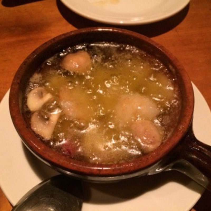 エビとマッシュルームのアヒージョ(ビストロ ハッチ)