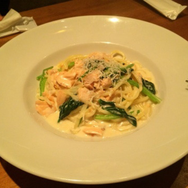 サーモンのクリームパスタ(ビストロ ハッチ)