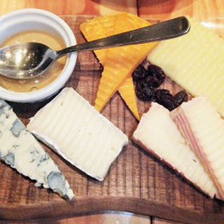 フランス産チーズの盛り合わせ(ビストロ ミヤマス （Bistro ミヤマス）)