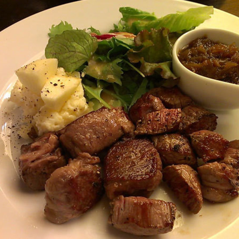 黒毛和牛 リヴロース＆なかやま牛 もも肉のステーキ(BISTROあじと)