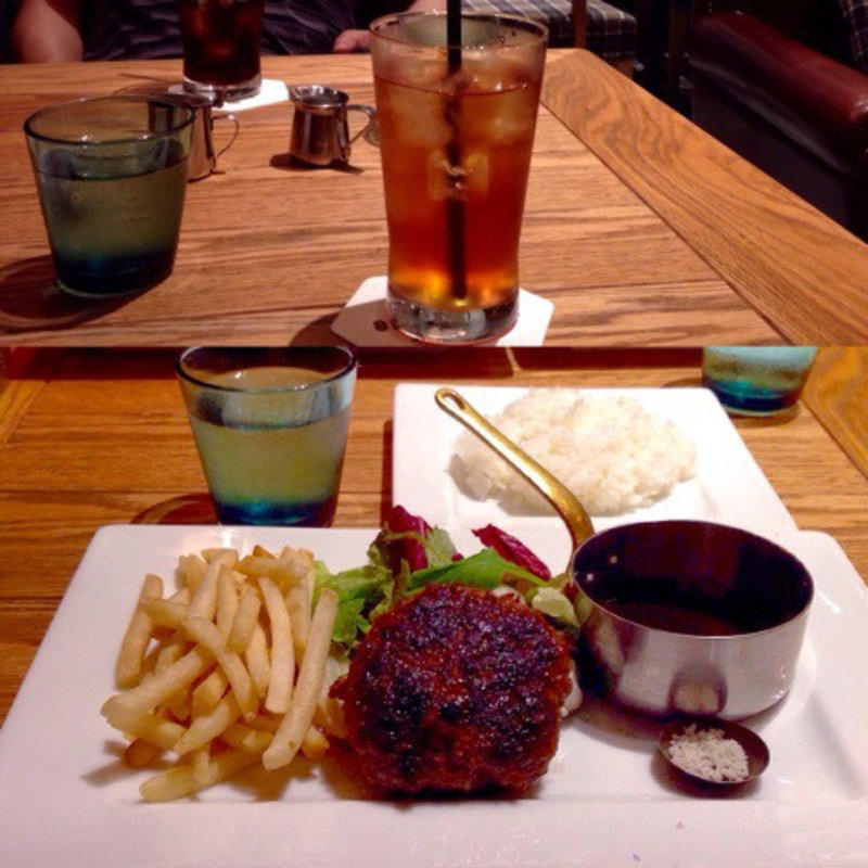 熟成肉の塩ハンバーグ トリュフ塩とデミグラスソース添え(ビストロカフェ レディース&ジェントルメン （BISTRO CAFE LADIES & GENTLEMEN）)