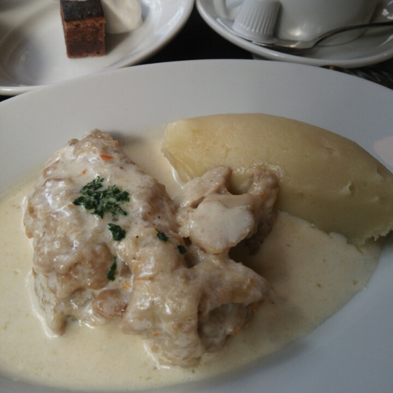 ランチ（若鶏のフリカッセ）(ビストロ グルマン)