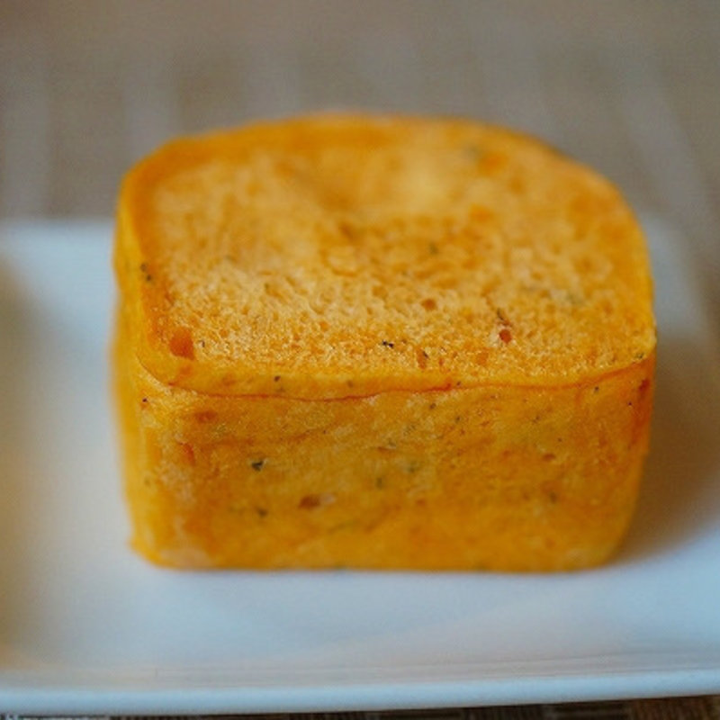 自家製のトマトとハーブのパン(ビストロゼブラ)