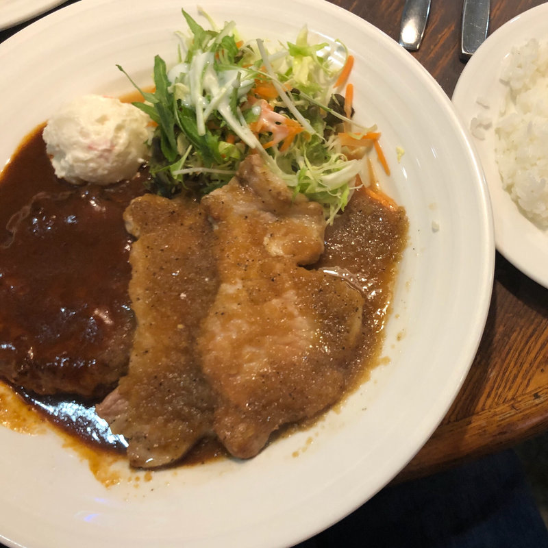 ハンバーグデミグラスソースとポークジンジャー(バーボン)