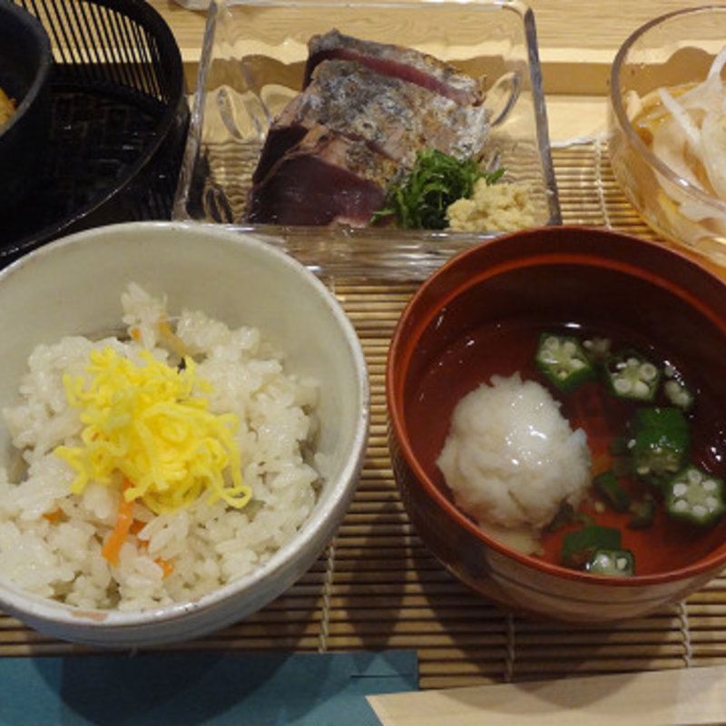 カツオの叩き定食(ひだか )