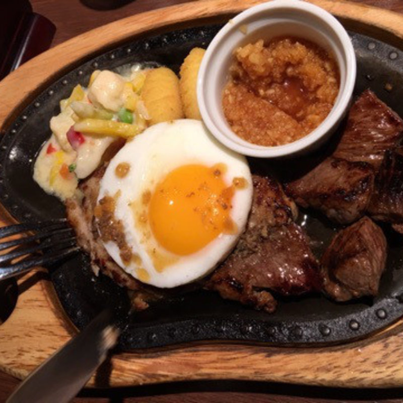 ハンバーグとコロコロステーキ(びっくりドンキー)