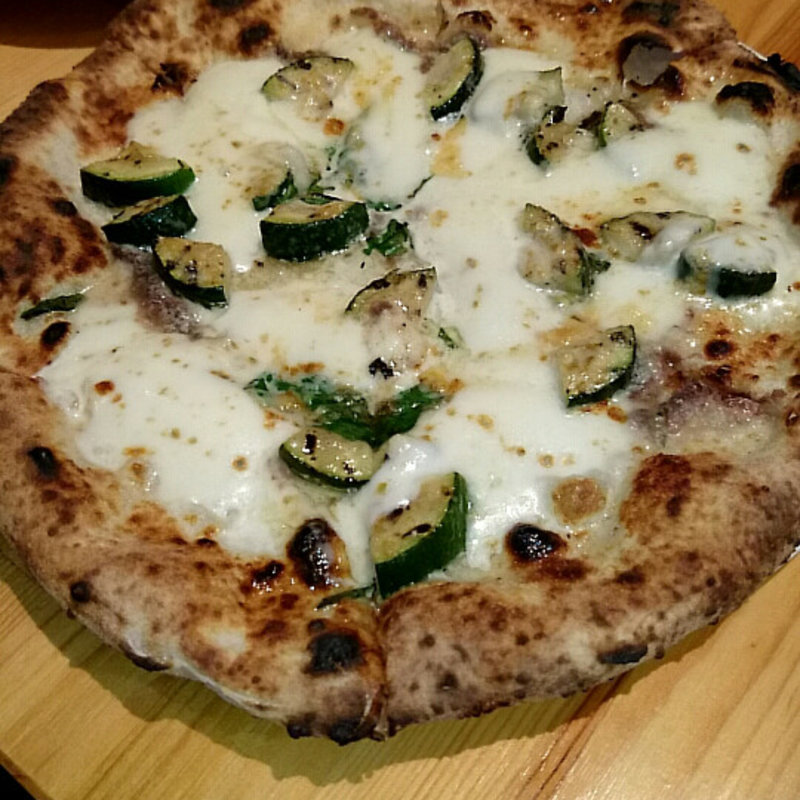 アンチョビとグリルしたズッキーニのピッツァ(ピッツェリア　アッソ　ダ　ヤマグチ （Asso da yamaguchi）)