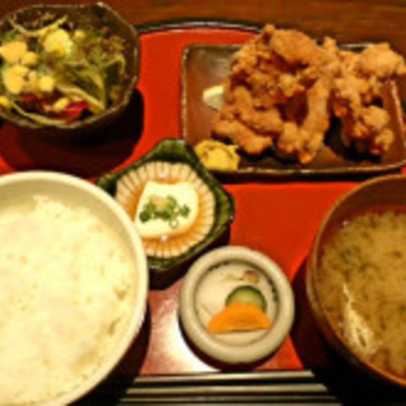 名物 鶏唐揚御膳(ひない小町)