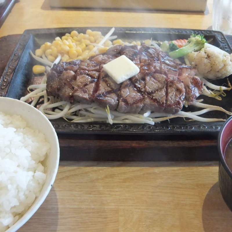 サーロインステーキ定食(ビフテキ屋まるり)