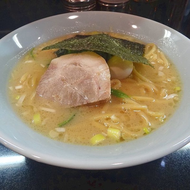 醤油らーめん(横濱家系ラーメン 神山 東梅田店)