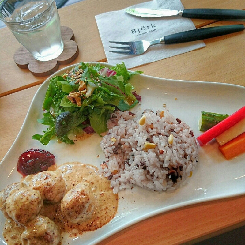 ミートボールのランチ(ビヨルク ヘムスロイドアンドカフェ （Bjrok Hemslojden&cafe）)