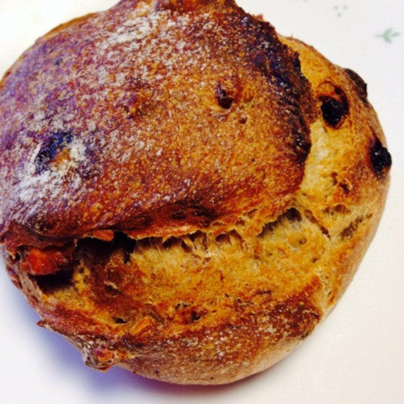 クルミとブルーベリーのパン(ブーランジェリーダダ 長良店 （Boulangerie Dada ）)