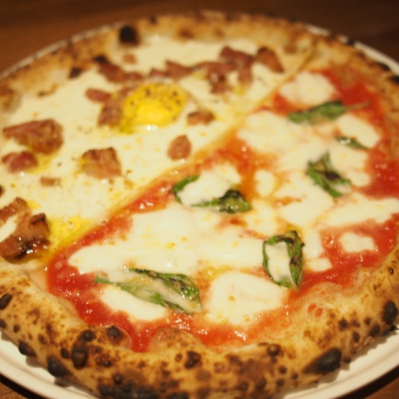 ハーフ＆ハーフ（マルゲリータ、カルボナーラピッツァ）(ファンタジスタ　ドゥエ )