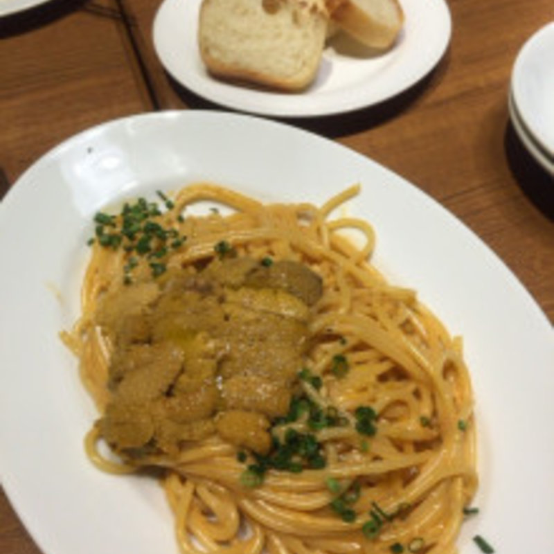 一枚板のうにとトマトのクリームスパゲティ(フィッシュマーケット丸秀)