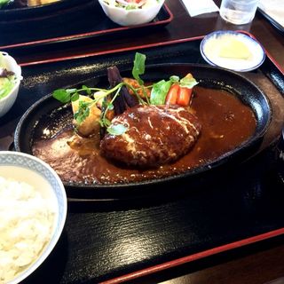 ハンバーグ・ステーキ定食(ふじい )