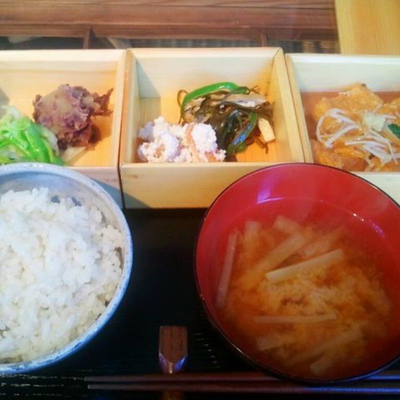 定食(ふたつの木 （フタツノキ）)