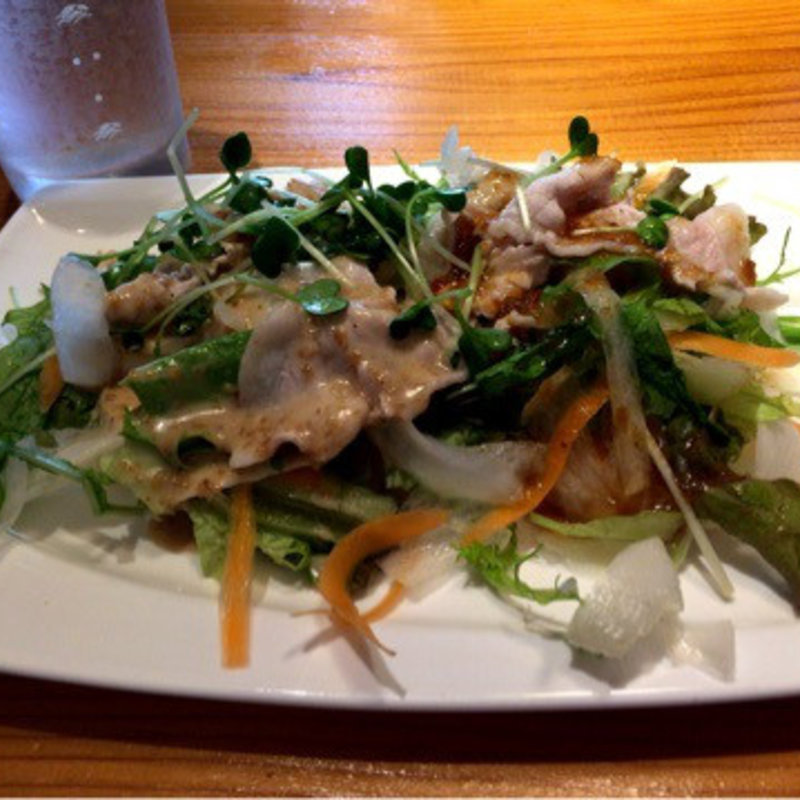 極上黒豚しゃぶサラダ(ぶたとら )