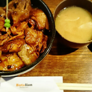 大盛り豚丼(ブタリアンレストラン)