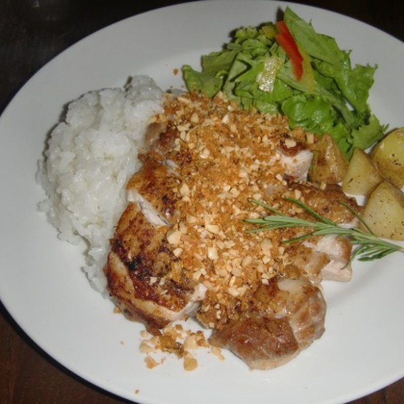 鳥もも肉のロースト　フライドオニオンソース(フニ ムニ （FuNi MuNi）)