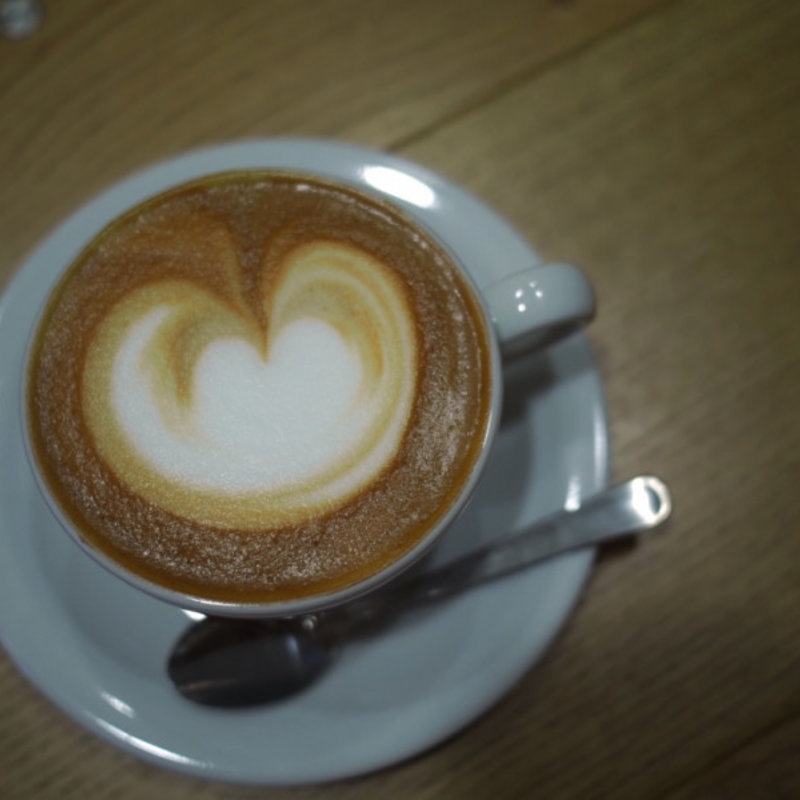 フラットホワイト98(フラット ホワイト コーヒー ファクトリー ダウンタウン店 （FLAT WHITE COFFEE FACTORY）)